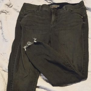 EUC Torrid Bombshell Skinny 18s Grey Distressed Jeans